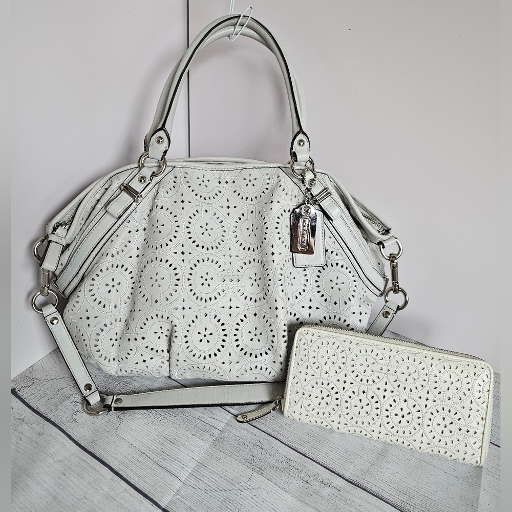 Coach EUC Madison Laser Cut Eyelet Sophia Cream Leather Satchel & Wallet